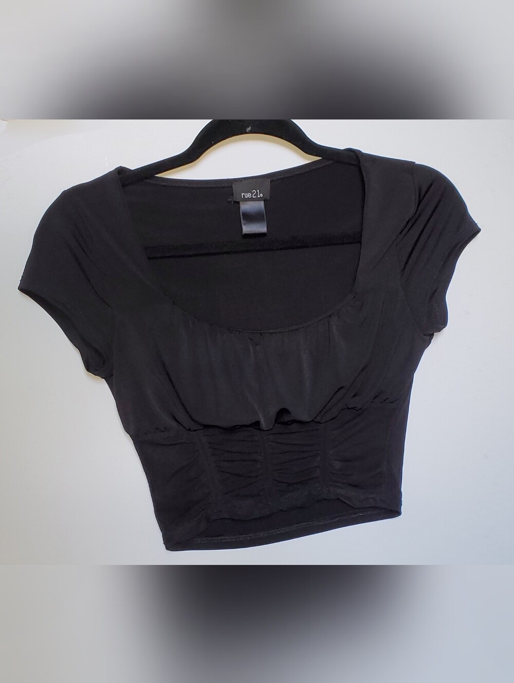 Rue21 Black Short Sleeve Scoop-Neck Crop Top